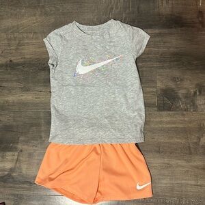 Nike short and tee set size 5 girl
